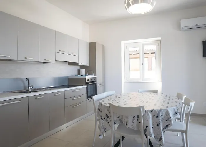 Marisa - Di Lusso Fronte * Cittadella del Capo