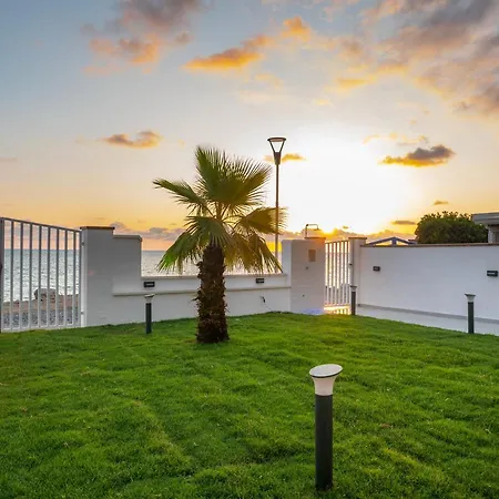 Marisa - Di Lusso Fronte Villa *