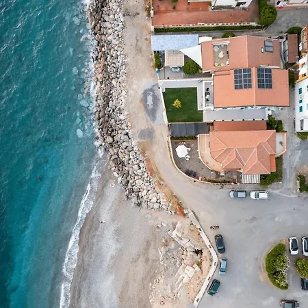 Marisa - Di Lusso Fronte Villa