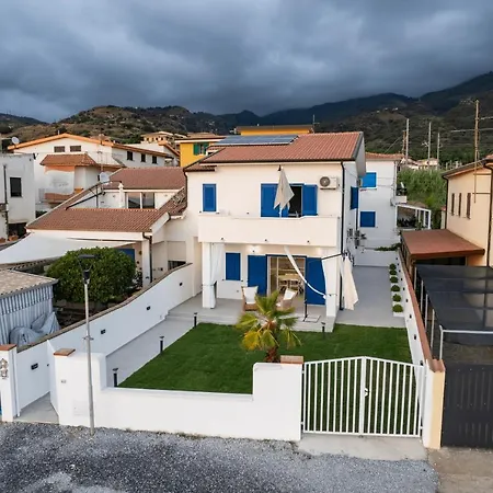 Marisa - Di Lusso Fronte Villa