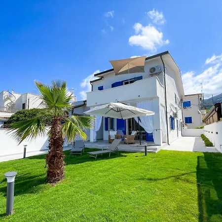 Marisa - Di Lusso Fronte Villa *